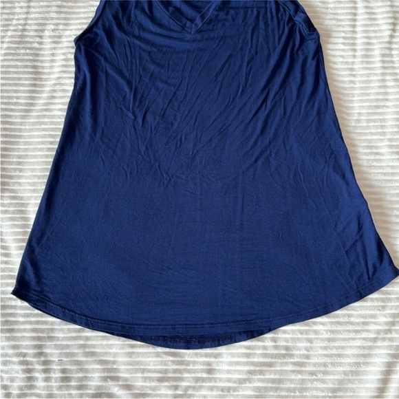 Coco and Main V-Neck Flowy Tunic Tank Top Small Navy Blue - Picture 5 of 11